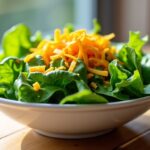 Salade de mâche fraîche sublimée par des zestes d'orange acidulés